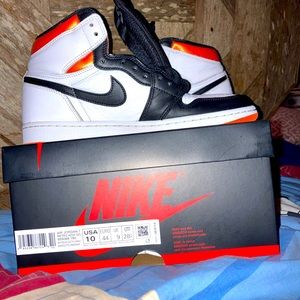 Air Jordan 1 Retro High OG ‘Electric Orange’